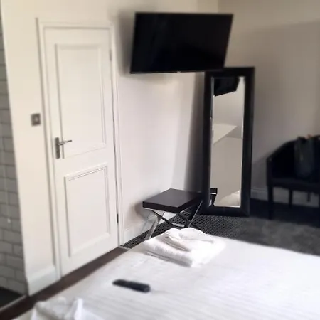 The Riverside House Hotel Mildenhall Esterno foto