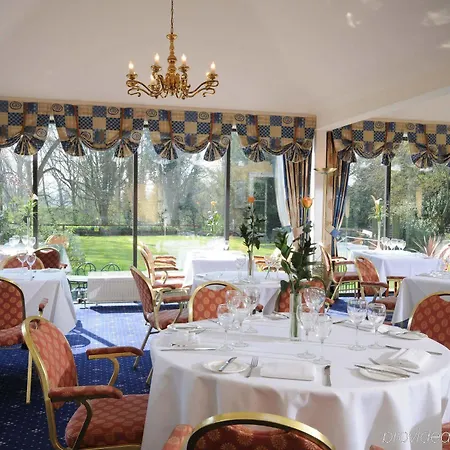 The Riverside House Hotel 