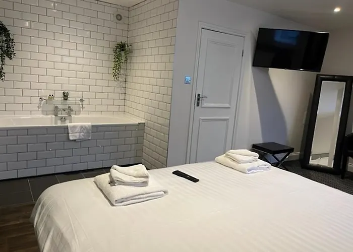 The Riverside House Hotel