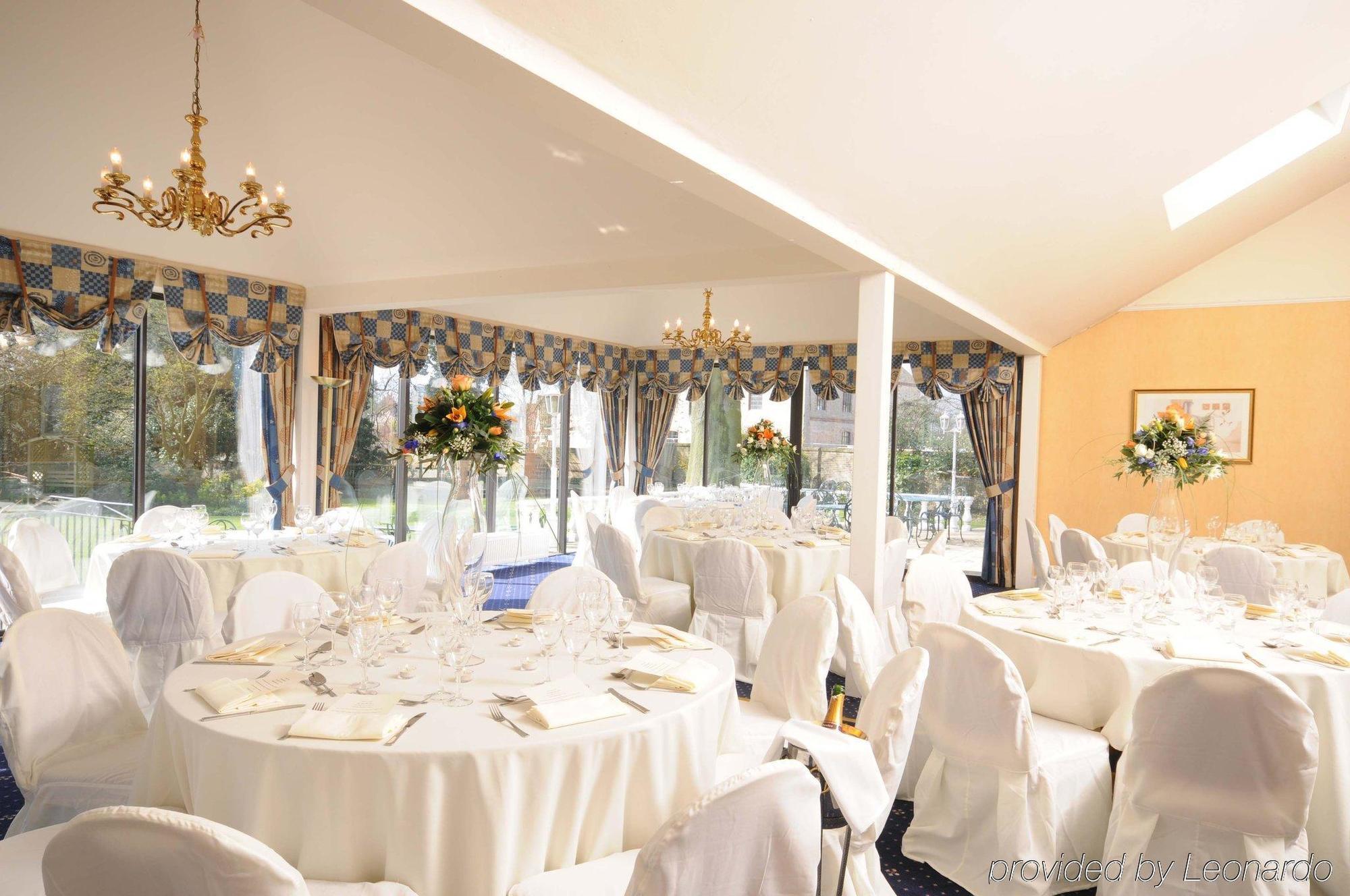 Отель The Riverside House 3*